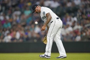 Mariners’ Santiago Banned 80 Games For Positive Drug Test