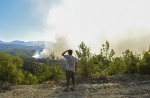 Fire Crews Still Battling Turkish Blazes As Some Reignite