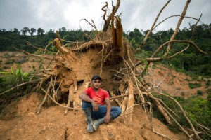 Their Town Wiped Out By A Mudslide, People Of La Reina Mourn