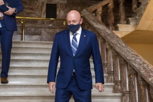 Mark Kelly Pays Tribute To John Mccain In 1st Senate Speech