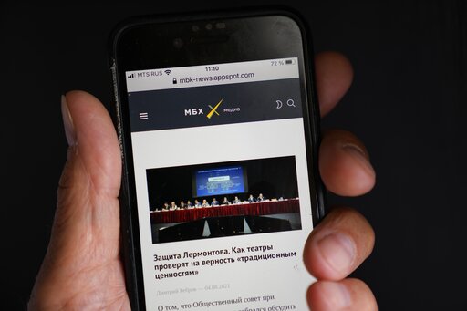 2 Russian News Sites, Legal Aid Group, Close Under Pressure