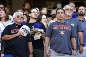 La Fans Don’t Waste Time Jeering Astros At Dodger Stadium