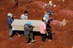Indonesia Surpasses 100,000 Deaths Amid New Virus Wave