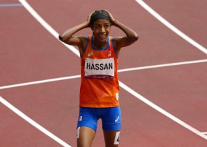 World Champ Hassan Falls, Gets Up And Wins 1,500 Heat