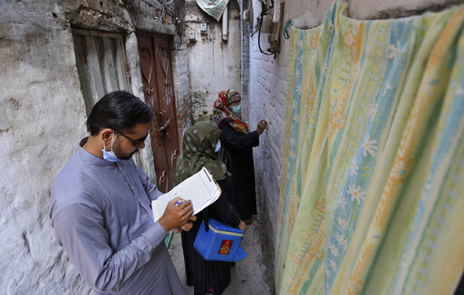 Pakistani Police Say Polio Team Attacked, Policeman Killed