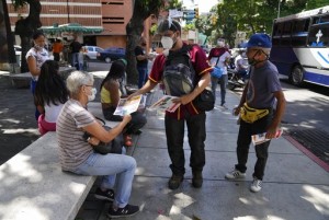On The Bus Or Off, Venezuela Journalists Try To Deliver News