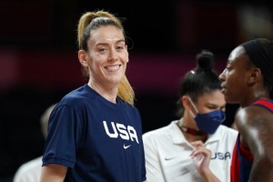 Stewart Leads Us To Semis With 79 55 Win Over Australia