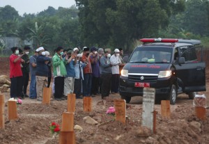Indonesia Surpasses 100,000 Deaths Amid New Virus Wave