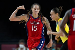 Stewart Leads Us To Semis With 79 55 Win Over Australia