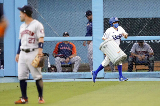 La Fans Don’t Waste Time Jeering Astros At Dodger Stadium
