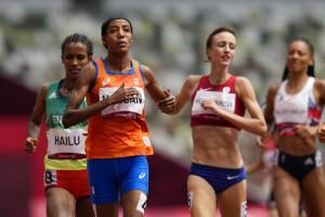 World Champ Hassan Falls, Gets Up And Wins 1,500 Heat