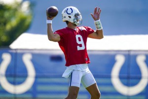 Colts’ Qb Carson Wentz Out 5 12 Weeks With Broken Foot