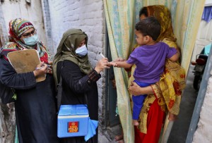 Pakistani Police Say Polio Team Attacked, Policeman Killed