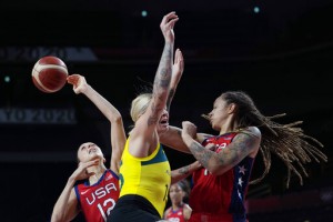 Stewart Leads Us To Semis With 79 55 Win Over Australia