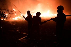 Thousands Flee Homes Outside Athens As Heat Fuels Wildfires