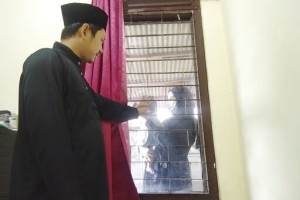 Rapid Virus Spread Through Indonesia Taxes Health Workers