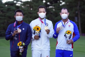 Xander Schauffele With 2 Clutch Putts Gives Us Gold In Golf