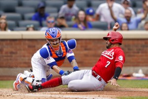 Schrock 5 Hits, Homers Filling In For Votto, Reds Beat Mets