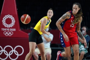Stewart Leads Us To Semis With 79 55 Win Over Australia