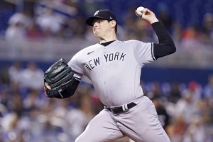 Rizzo Shines Again With Key Hit, Yankees Beat Marlins 3 1
