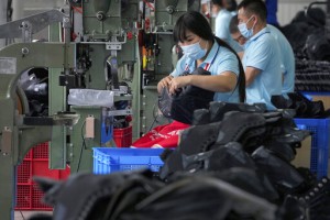 China’s July Manufacturing Weakens Amid Export Weakness