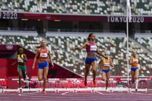 Mclaughlin Outsprints Teammate Muhammad For Hurdles Record