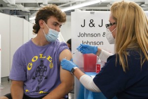 Pushback Challenges Vaccination Requirements At Us Colleges