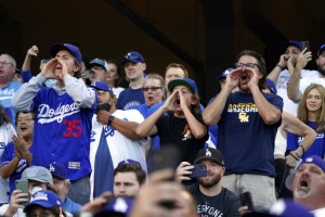 La Fans Don’t Waste Time Jeering Astros At Dodger Stadium