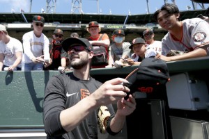Bryant Homers In Giants Debut, San Francisco Tops Houston
