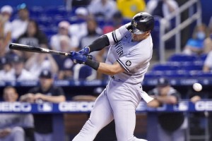 Rizzo Shines Again With Key Hit, Yankees Beat Marlins 3 1