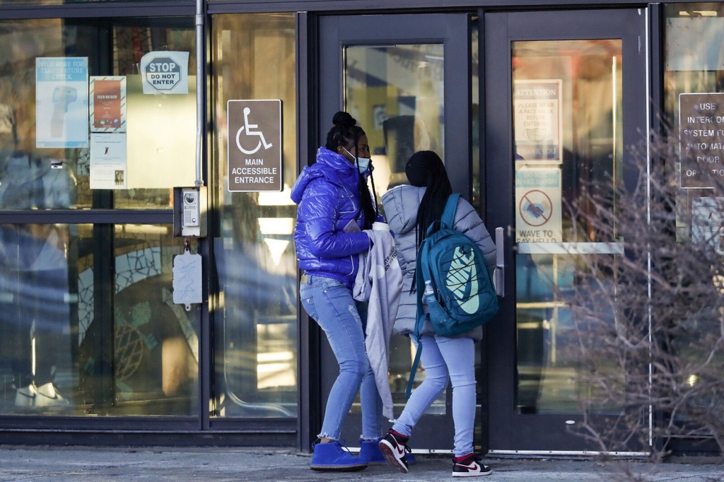 As Chicago Union Prepares To Vote On Remote Teaching, District Says Schools Are Safe