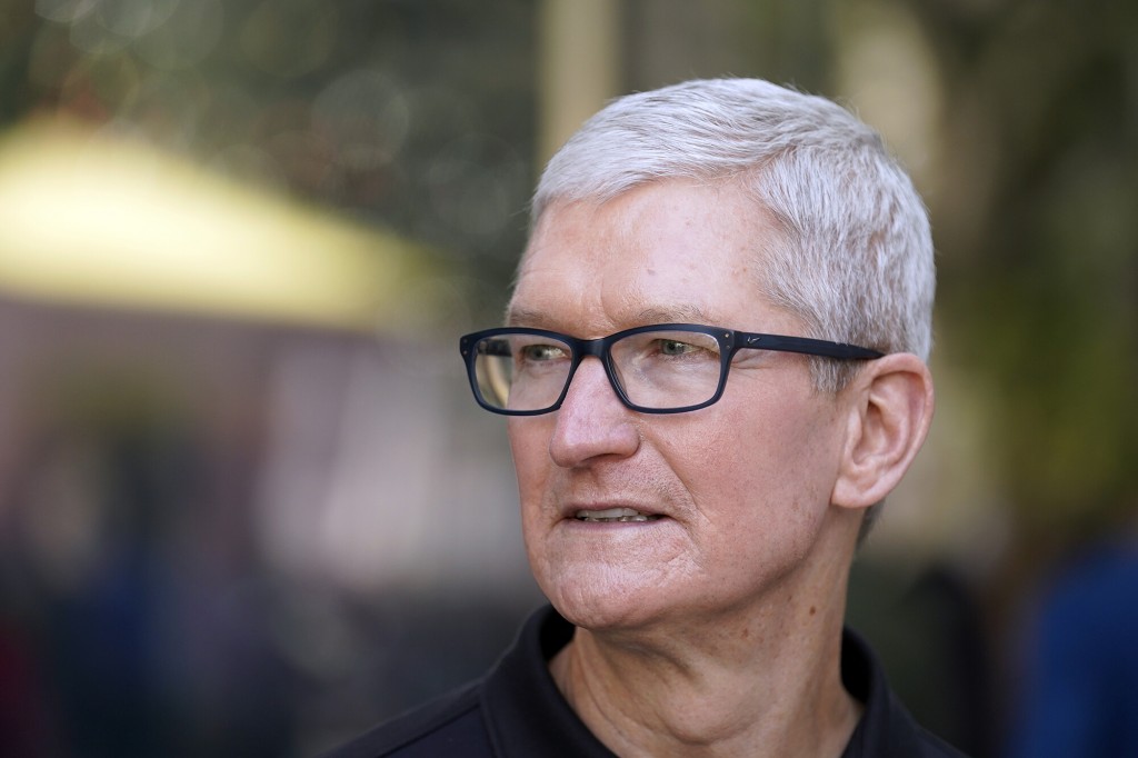 Tim Cook Allegedly Stalked By Woman Who Trespassed And Sent Photos Of A Loaded Gun