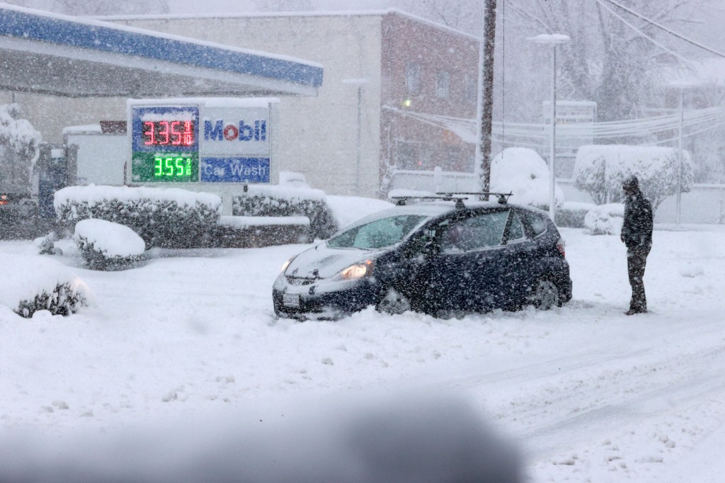 Motorists Stranded For Hours Along I 95 After Winter Storm Causes Havoc And Leaves More Than 400,000 Without Power