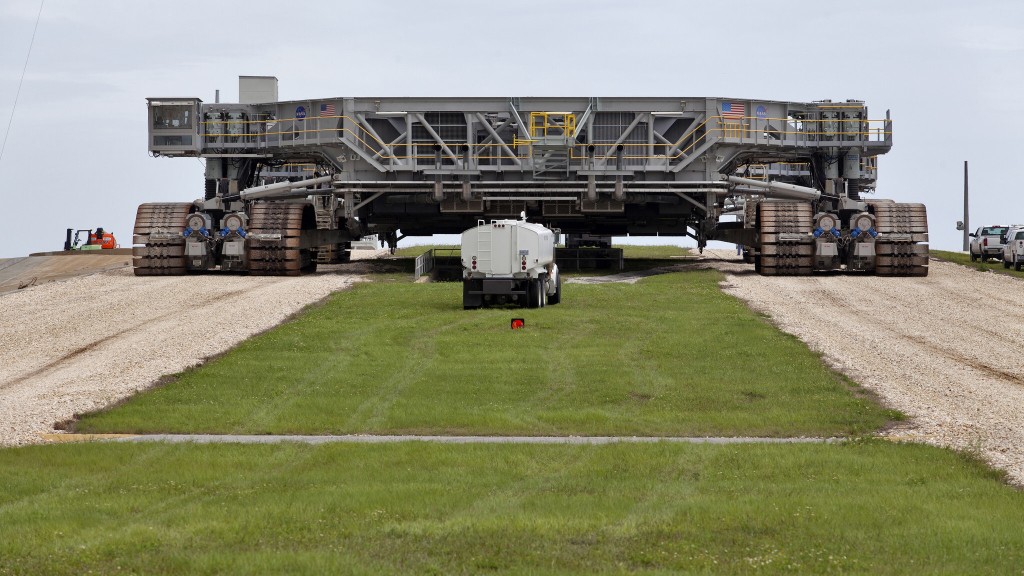 Nasa Rolls Mega Artemis I Moon Rocket Out To The Launchpad